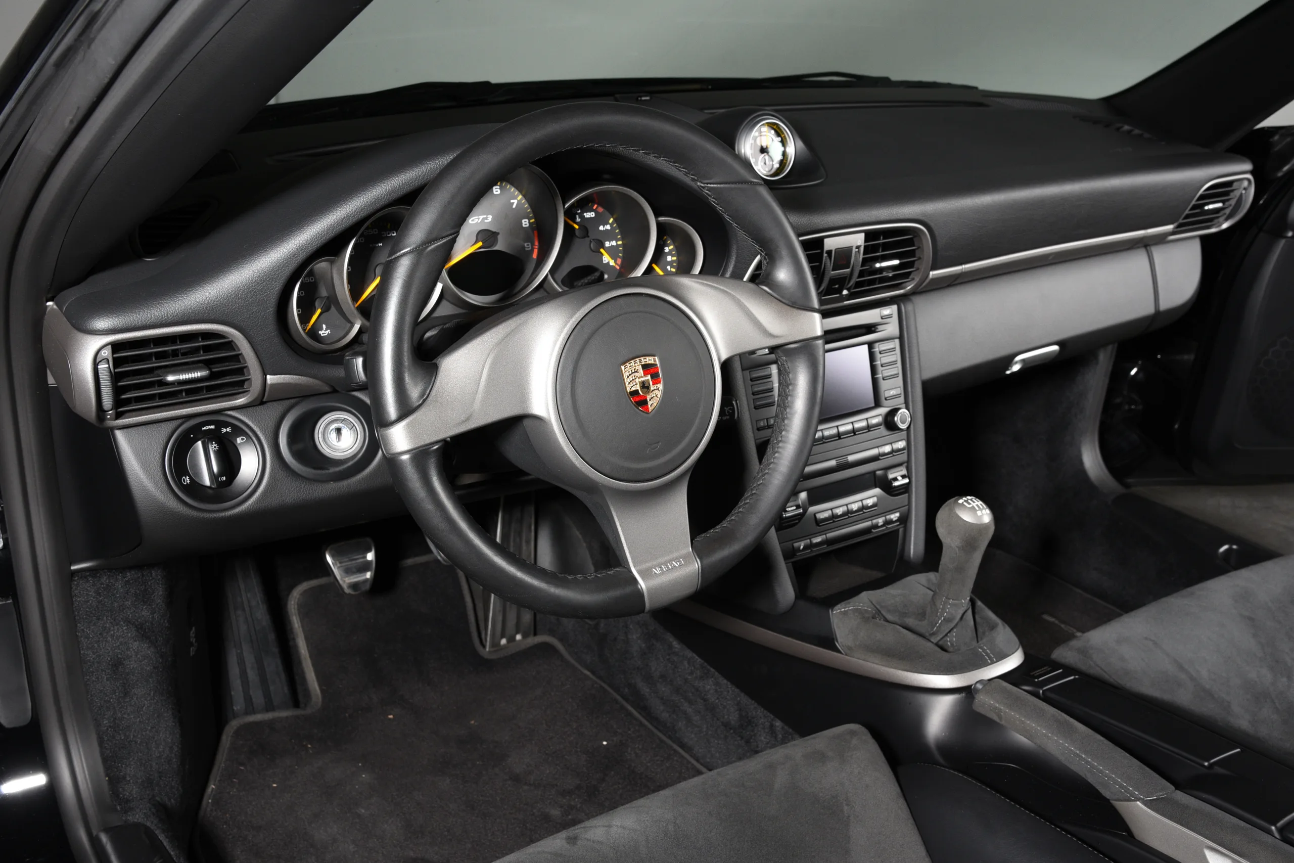 2010 Porsche 911 GT3 — photo 31 of 59