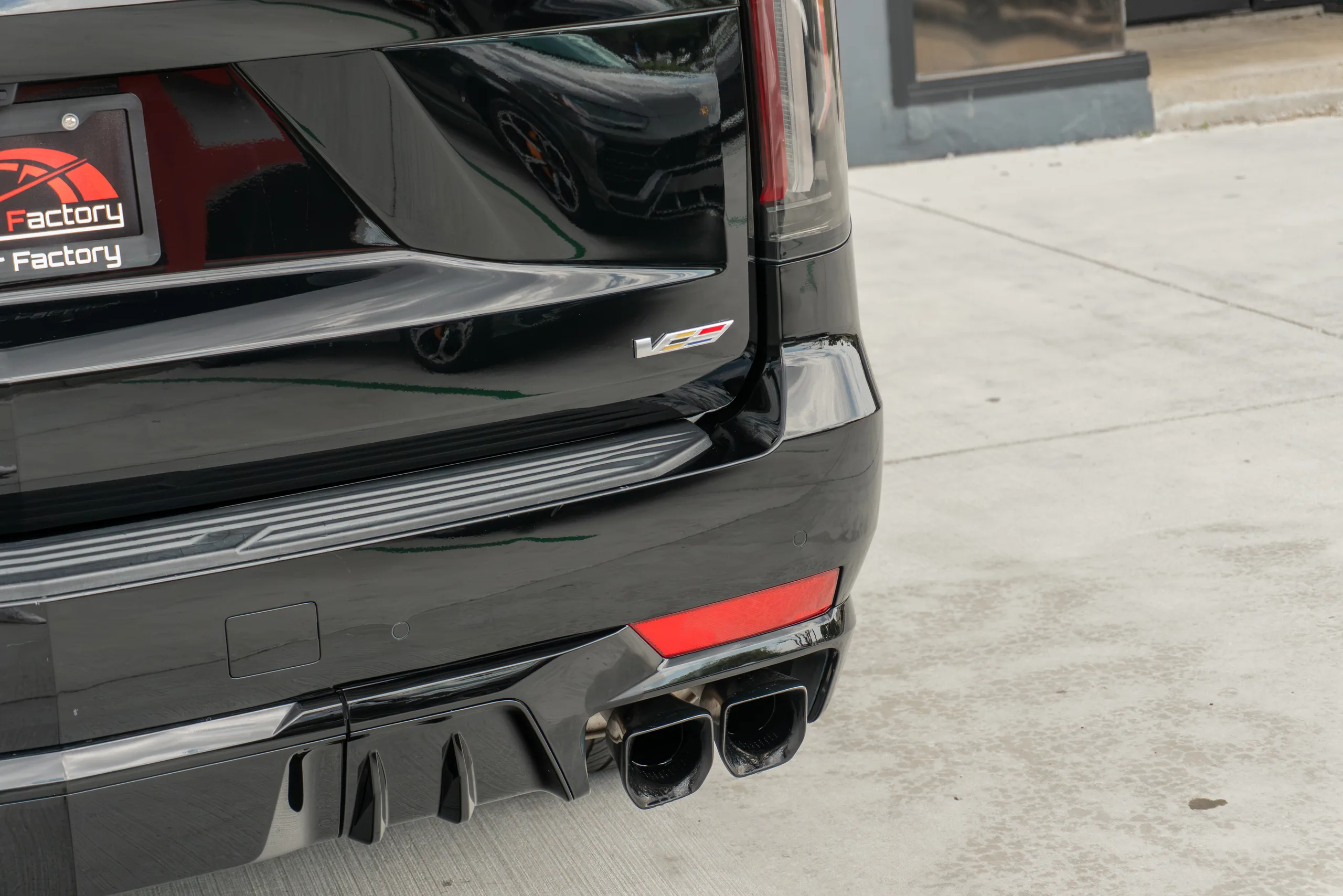 2023 Cadillac Escalade-V — photo 32 of 73