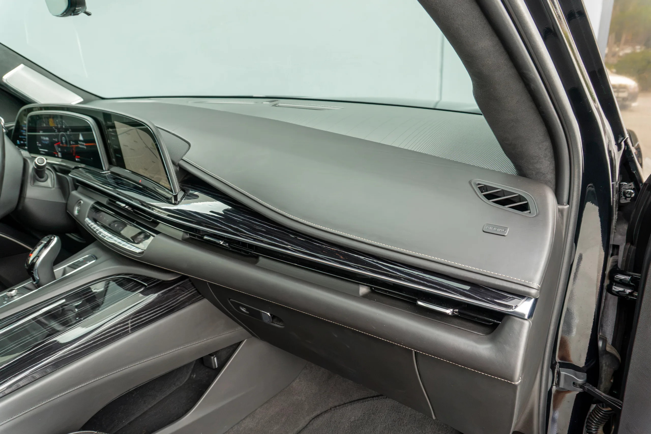 2023 Cadillac Escalade-V — photo 40 of 73