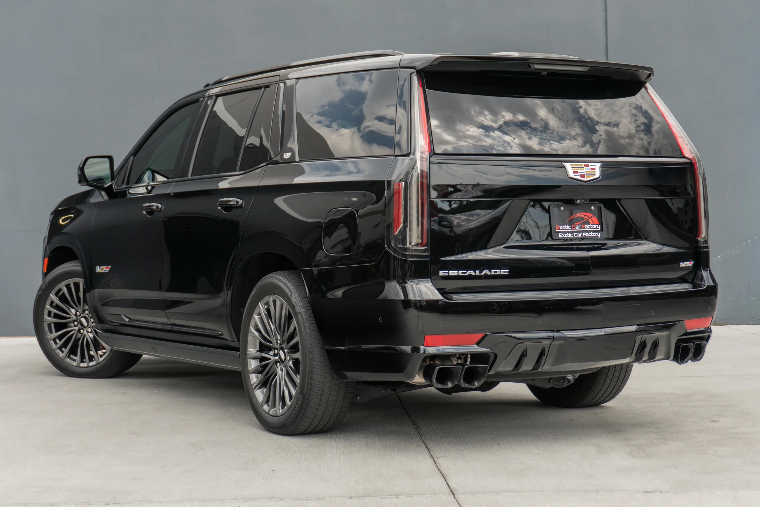 2023 Cadillac Escalade-V — photo 12 of 73