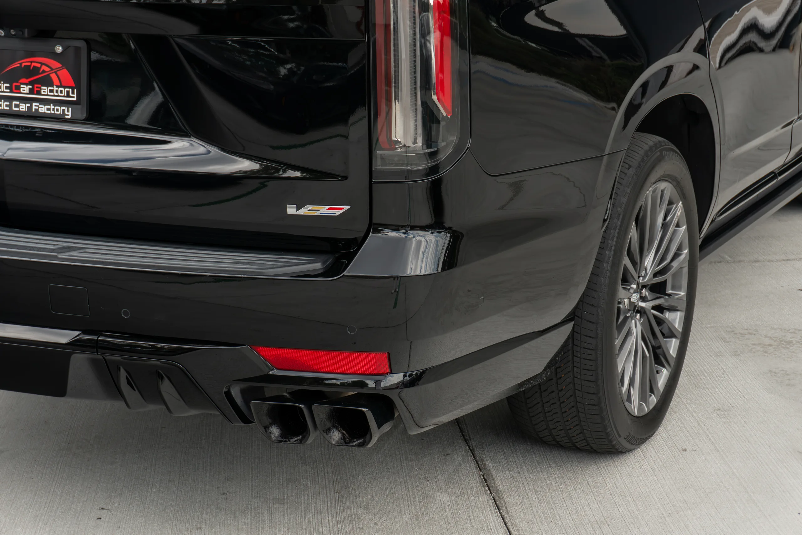 2023 Cadillac Escalade-V — photo 31 of 73