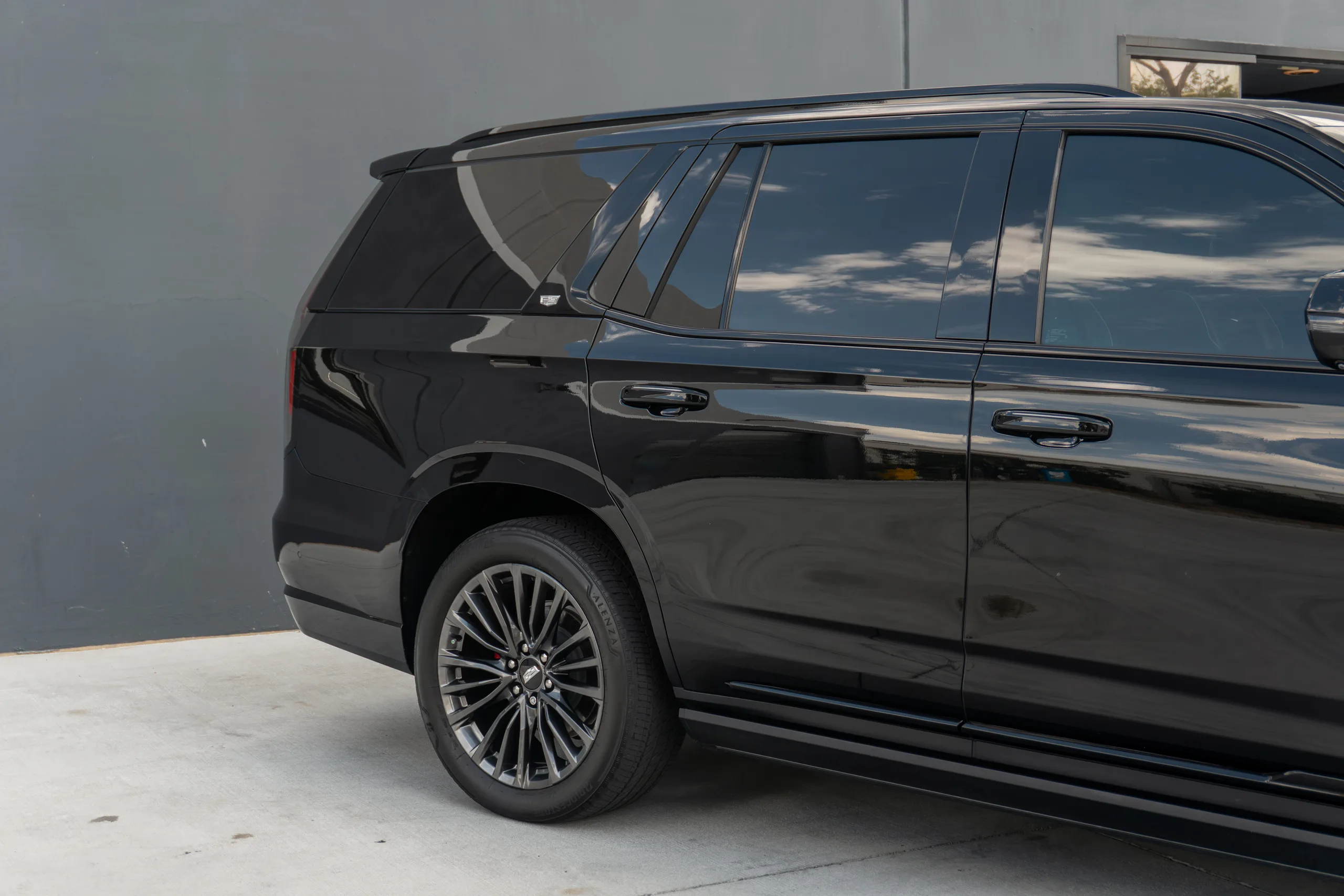 2023 Cadillac Escalade-V — photo 16 of 73