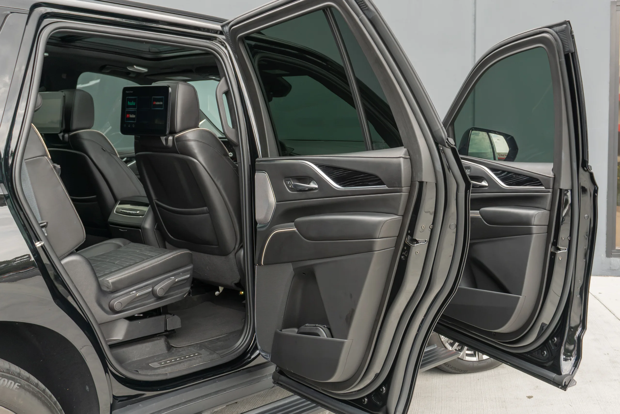 2023 Cadillac Escalade-V — photo 57 of 73