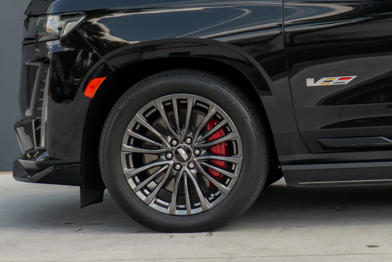 2023 Cadillac Escalade-V — photo 19 of 73