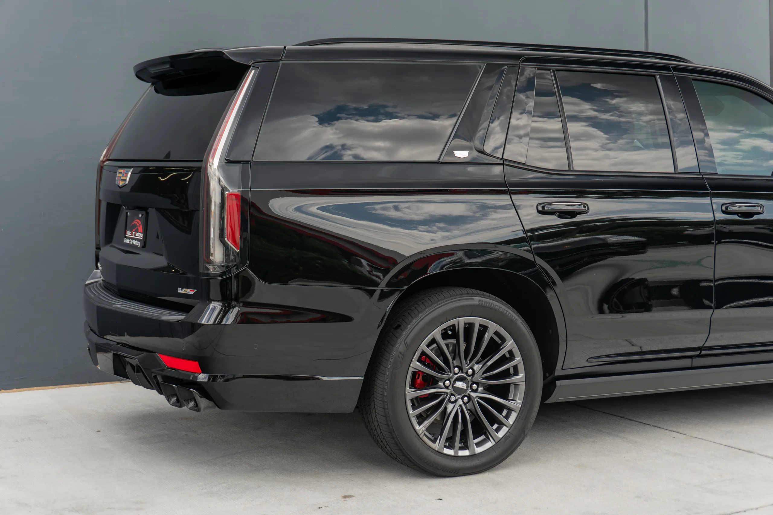 2023 Cadillac Escalade-V — photo 13 of 73