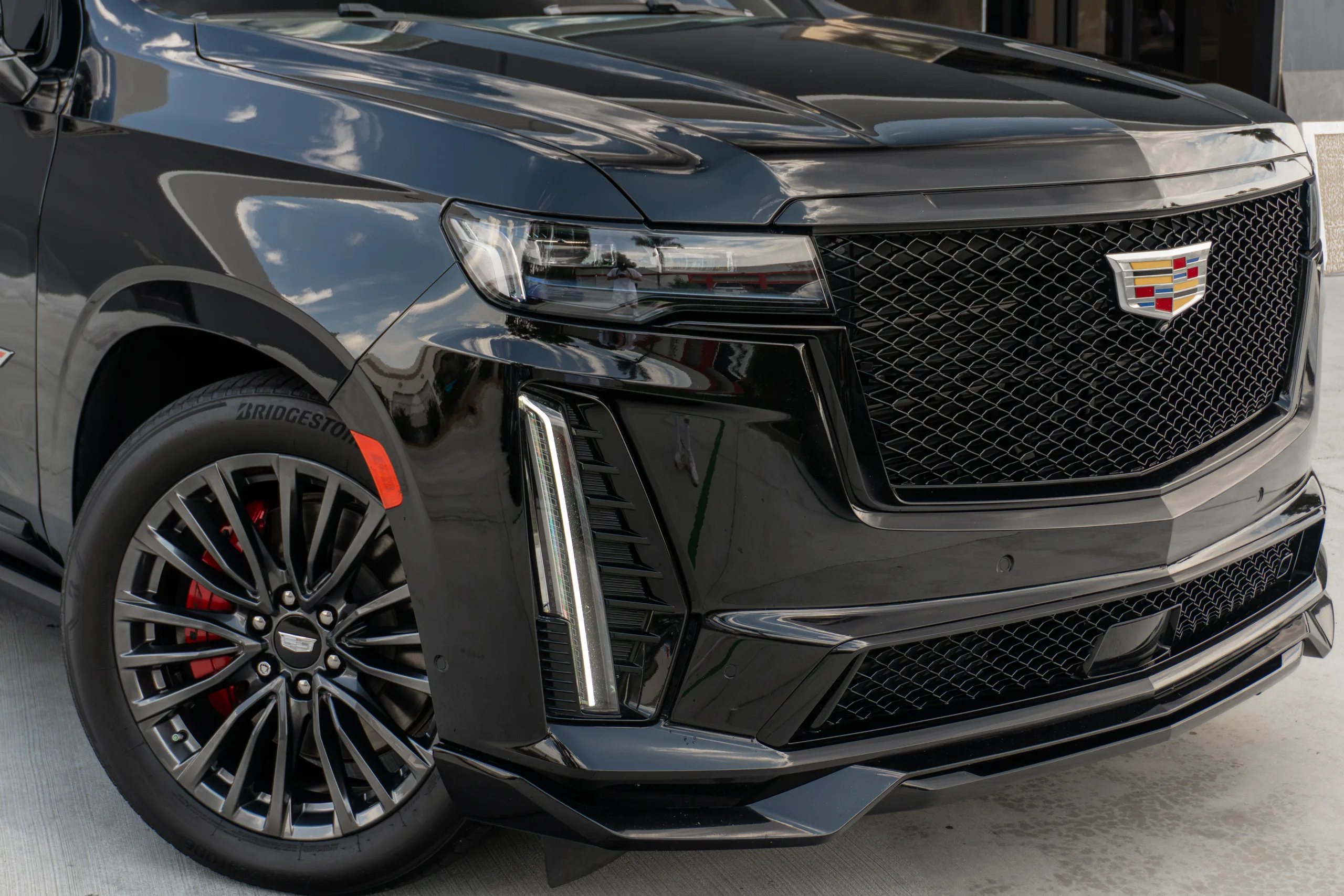 2023 Cadillac Escalade-V — photo 28 of 73