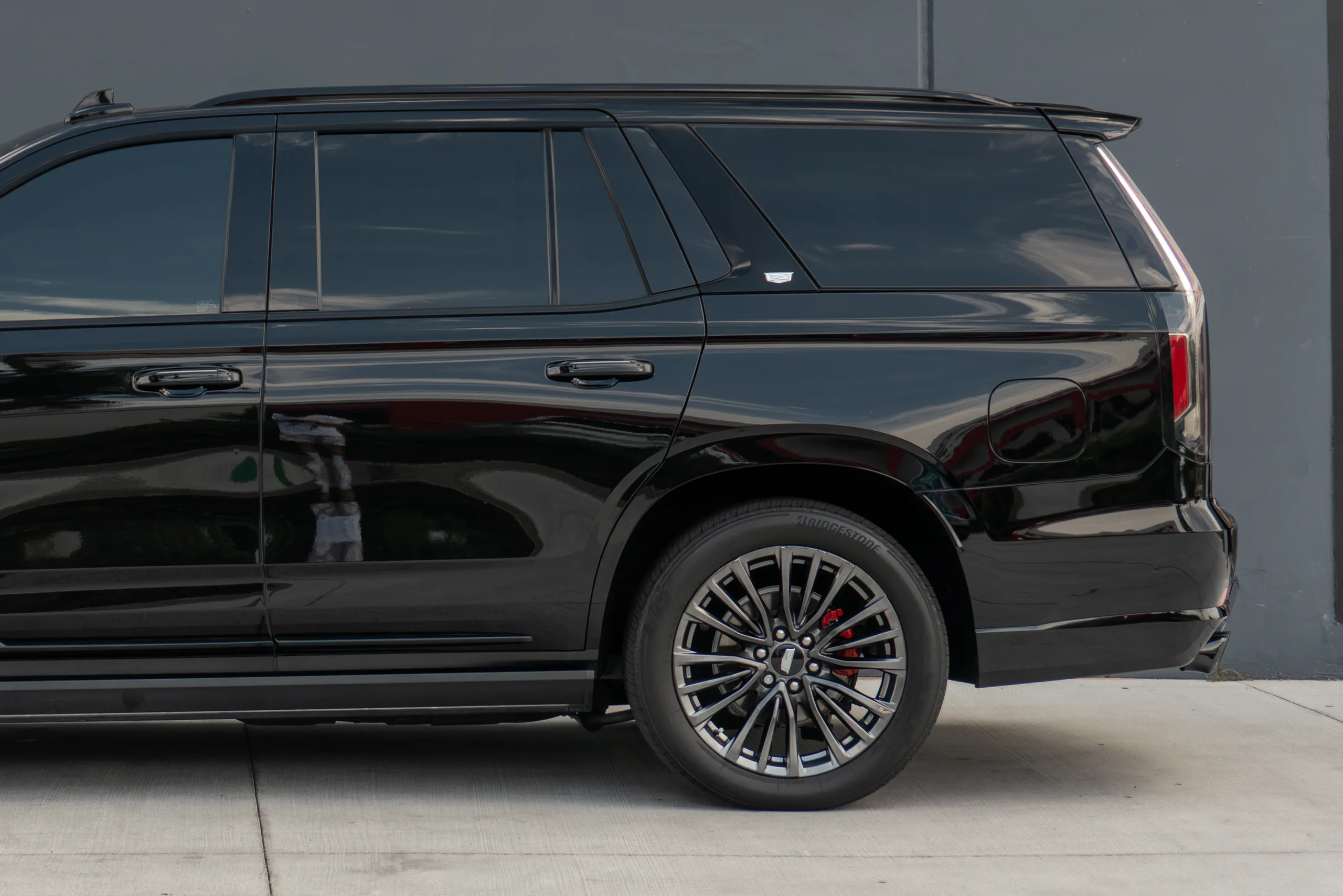 2023 Cadillac Escalade-V — photo 18 of 73