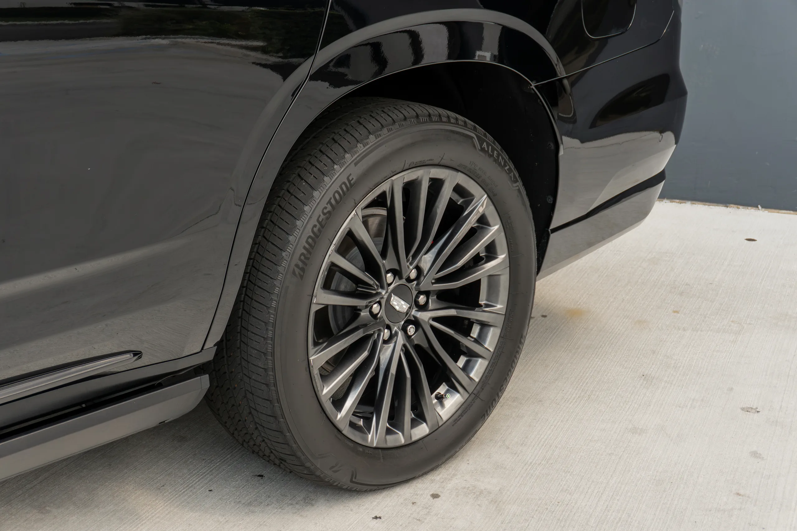 2023 Cadillac Escalade-V — photo 24 of 73