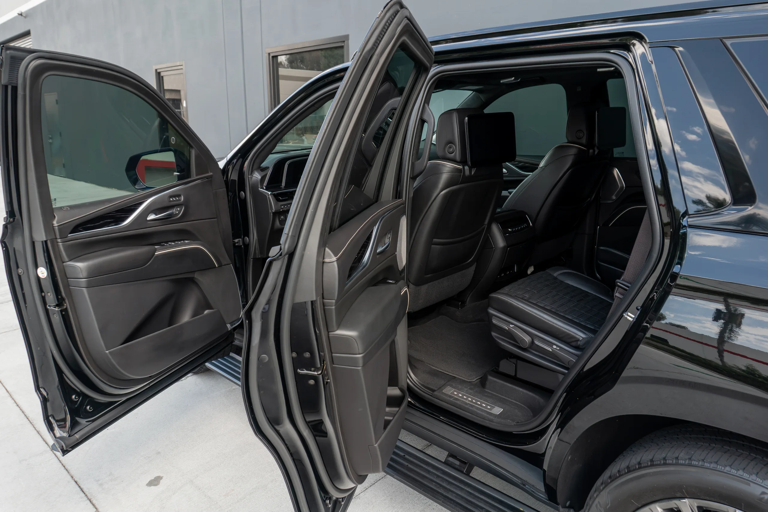 2023 Cadillac Escalade-V — photo 38 of 73