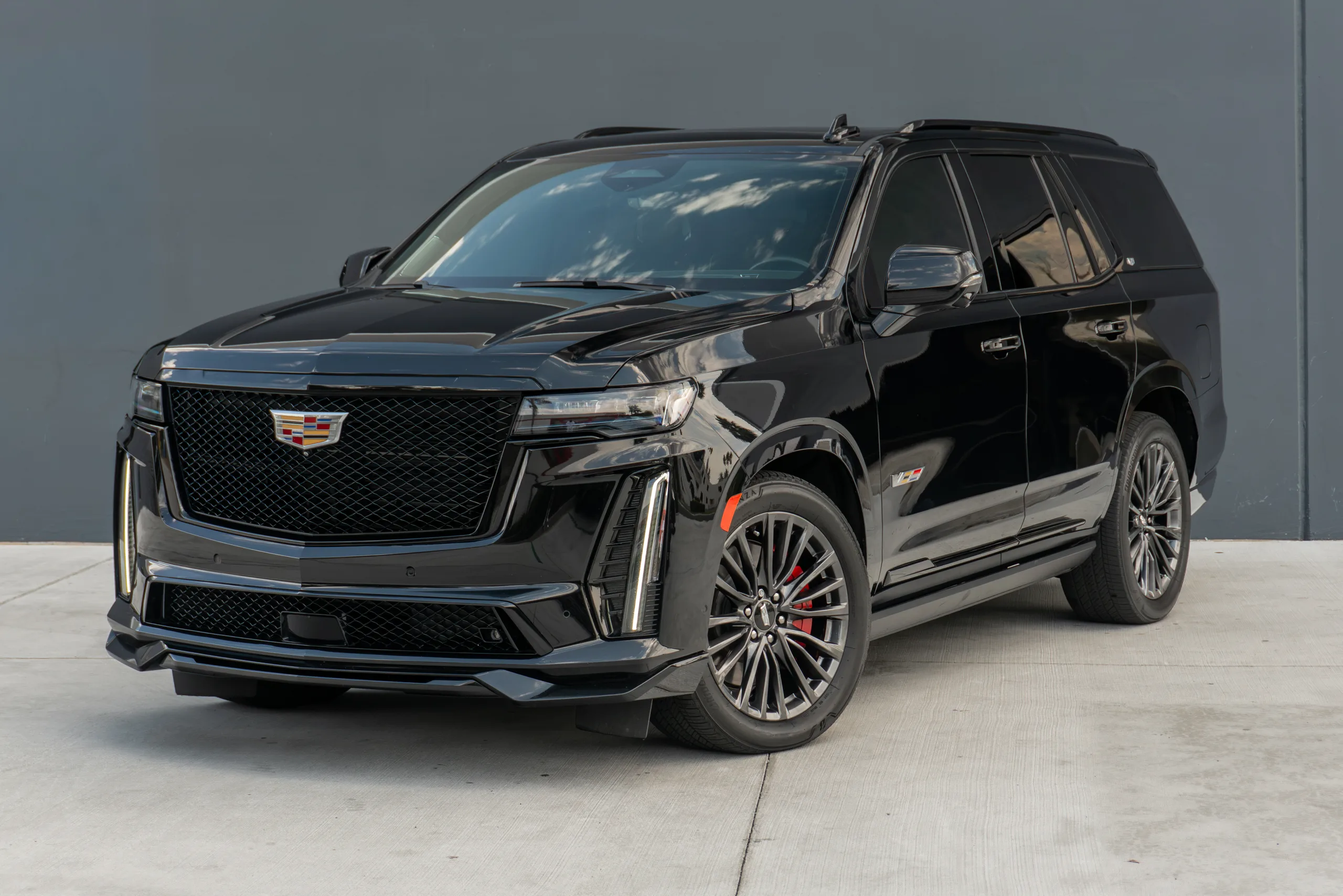 2023 Cadillac Escalade-V — photo 4 of 73