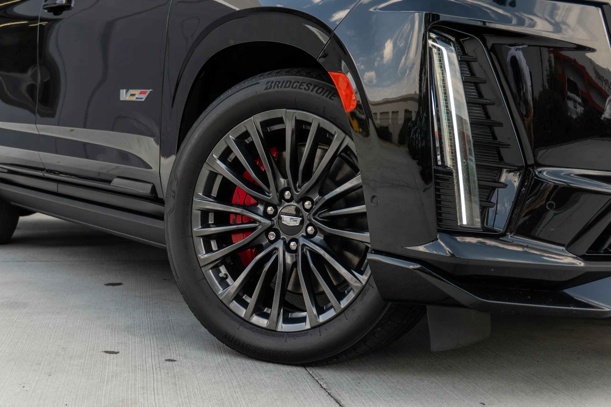 2023 Cadillac Escalade-V — photo 21 of 73