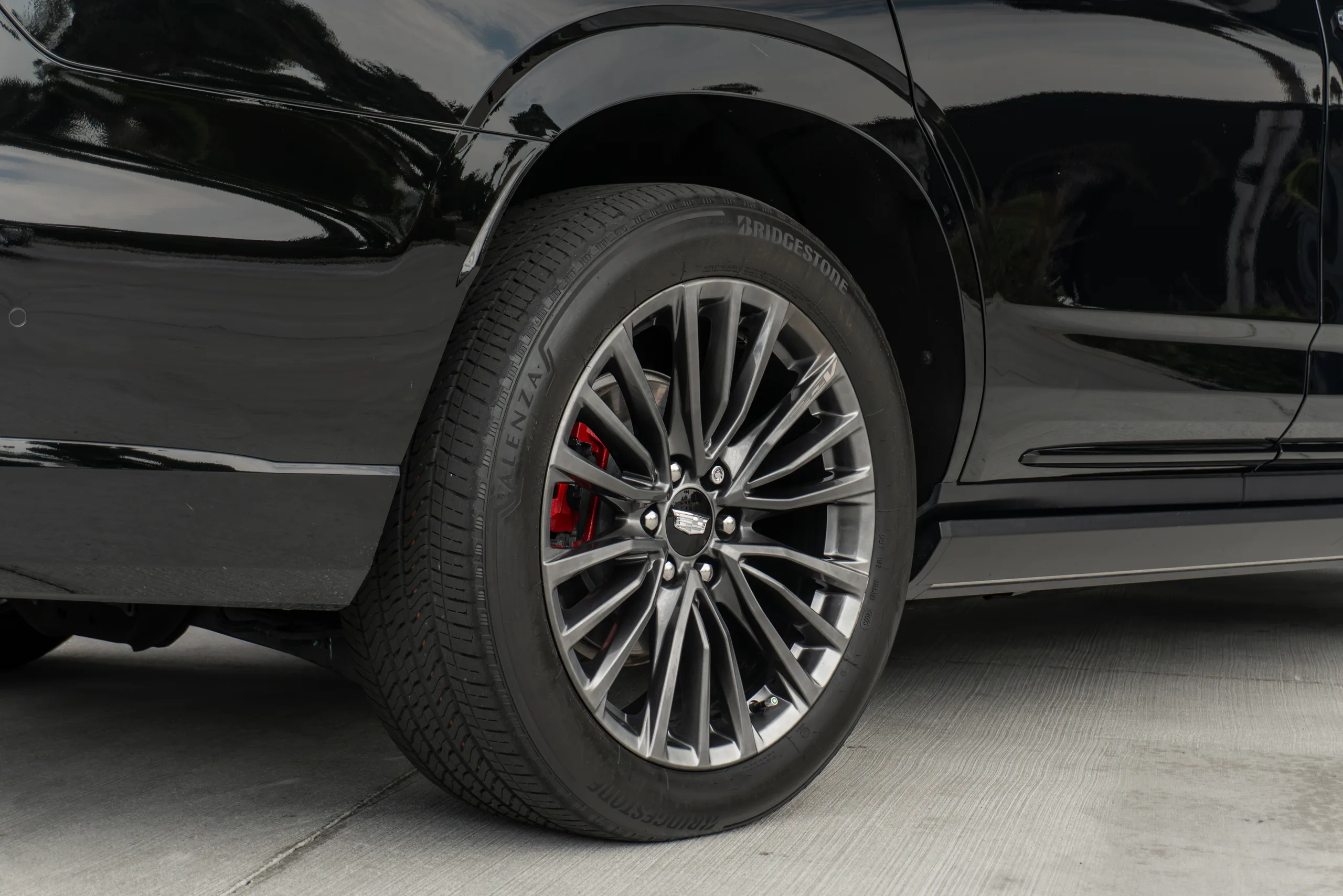 2023 Cadillac Escalade-V — photo 25 of 73