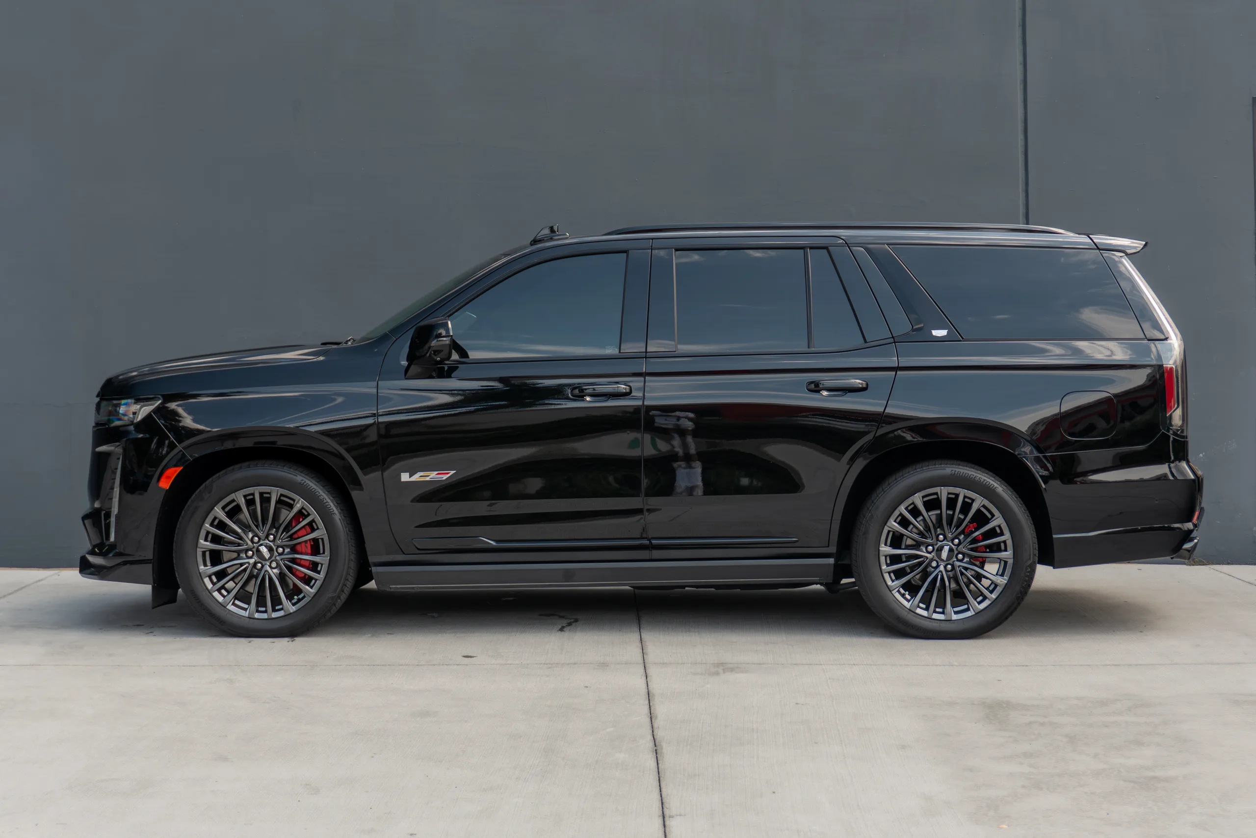 2023 Cadillac Escalade-V — photo 7 of 73