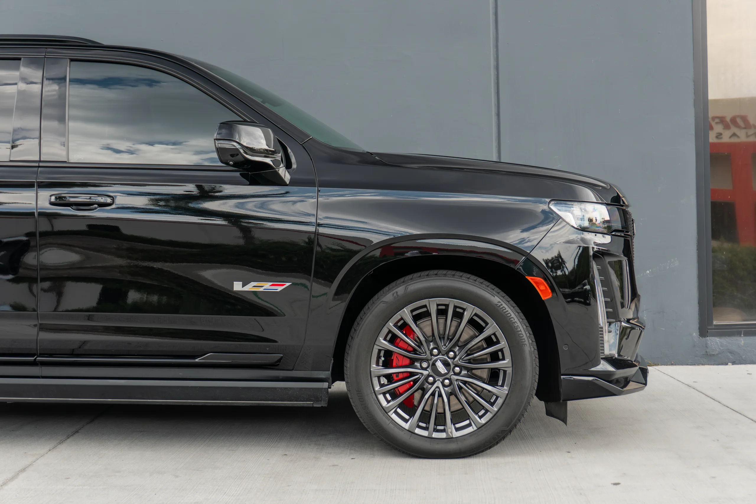 2023 Cadillac Escalade-V — photo 9 of 73