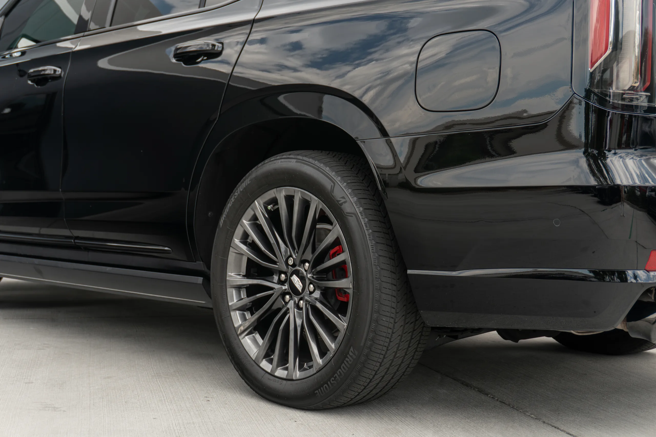 2023 Cadillac Escalade-V — photo 35 of 73