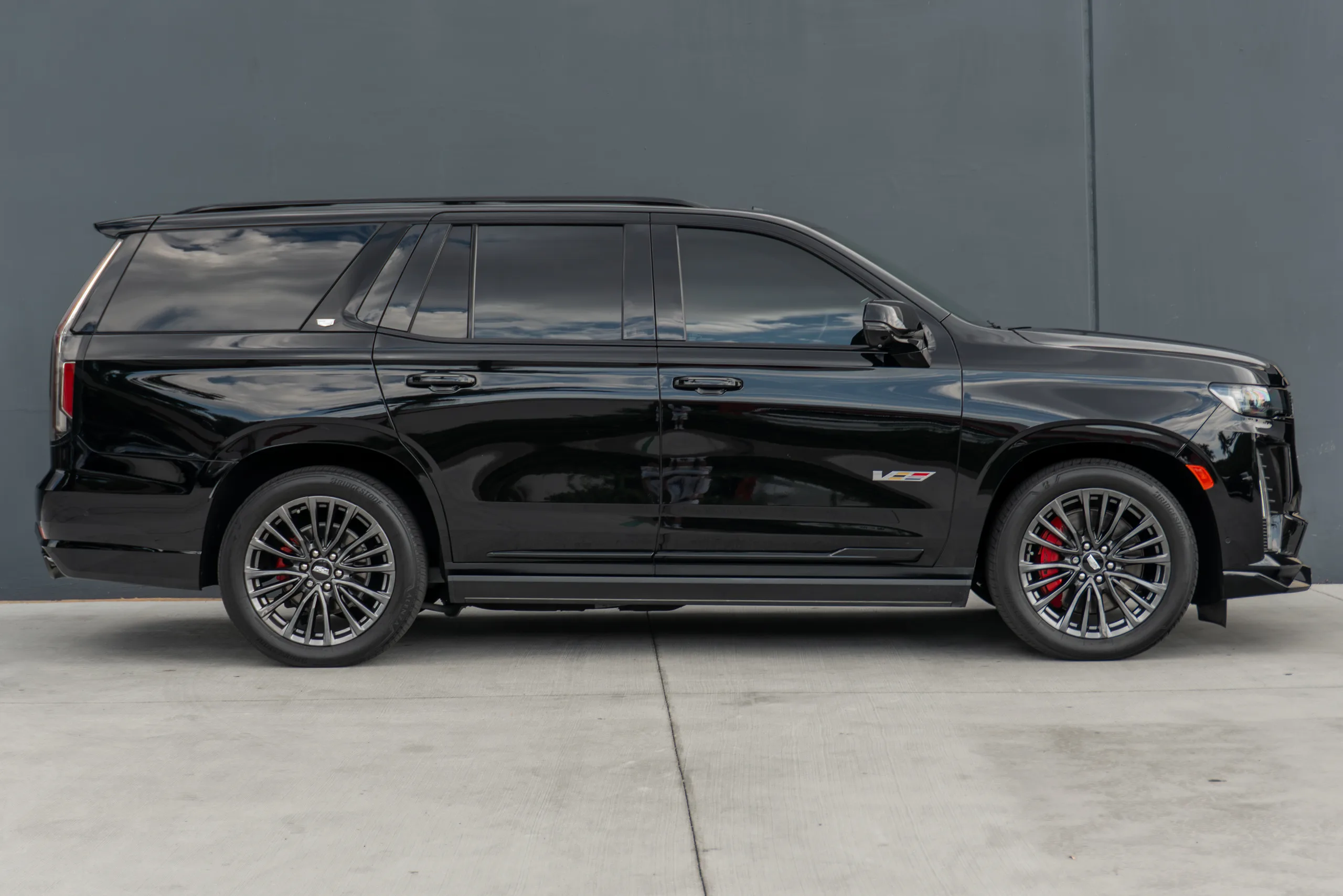 2023 Cadillac Escalade-V — photo 6 of 73