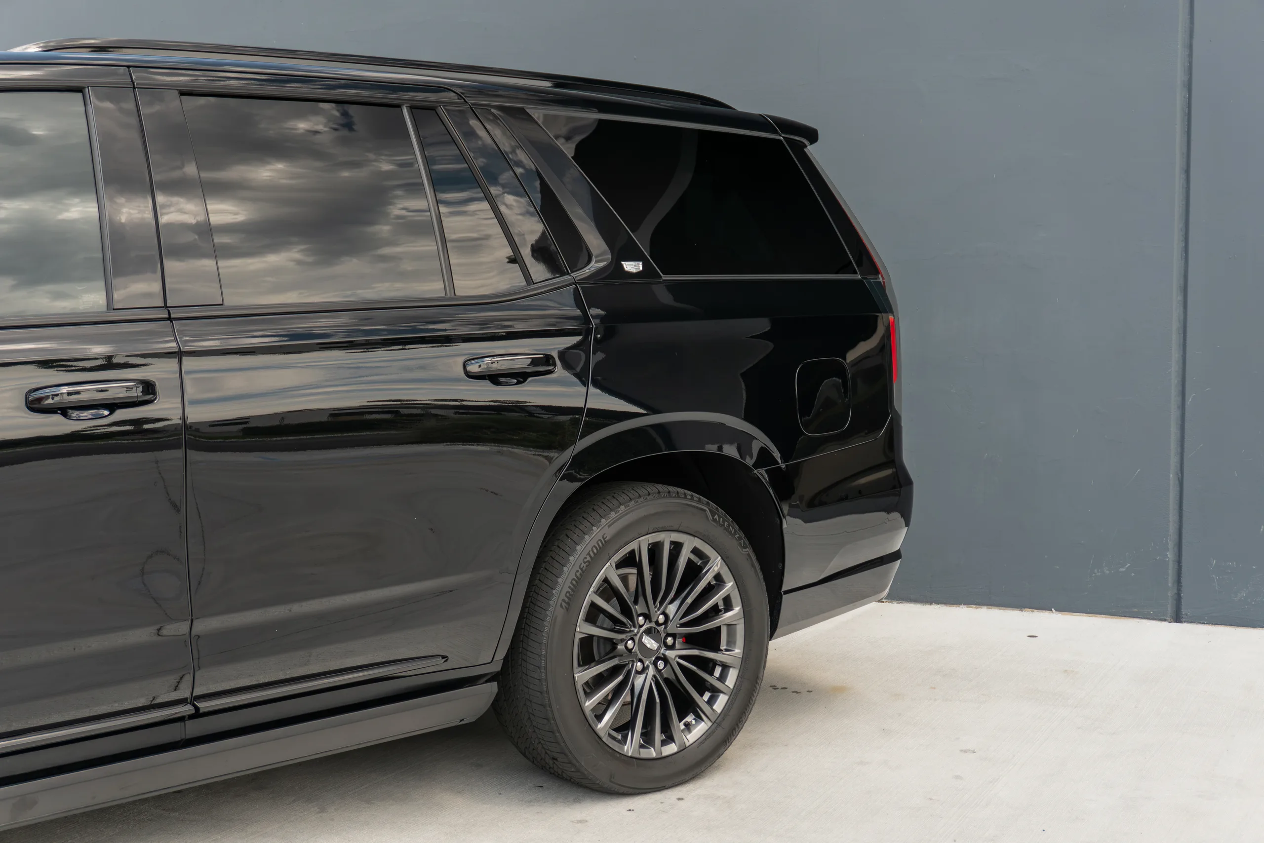 2023 Cadillac Escalade-V — photo 15 of 73