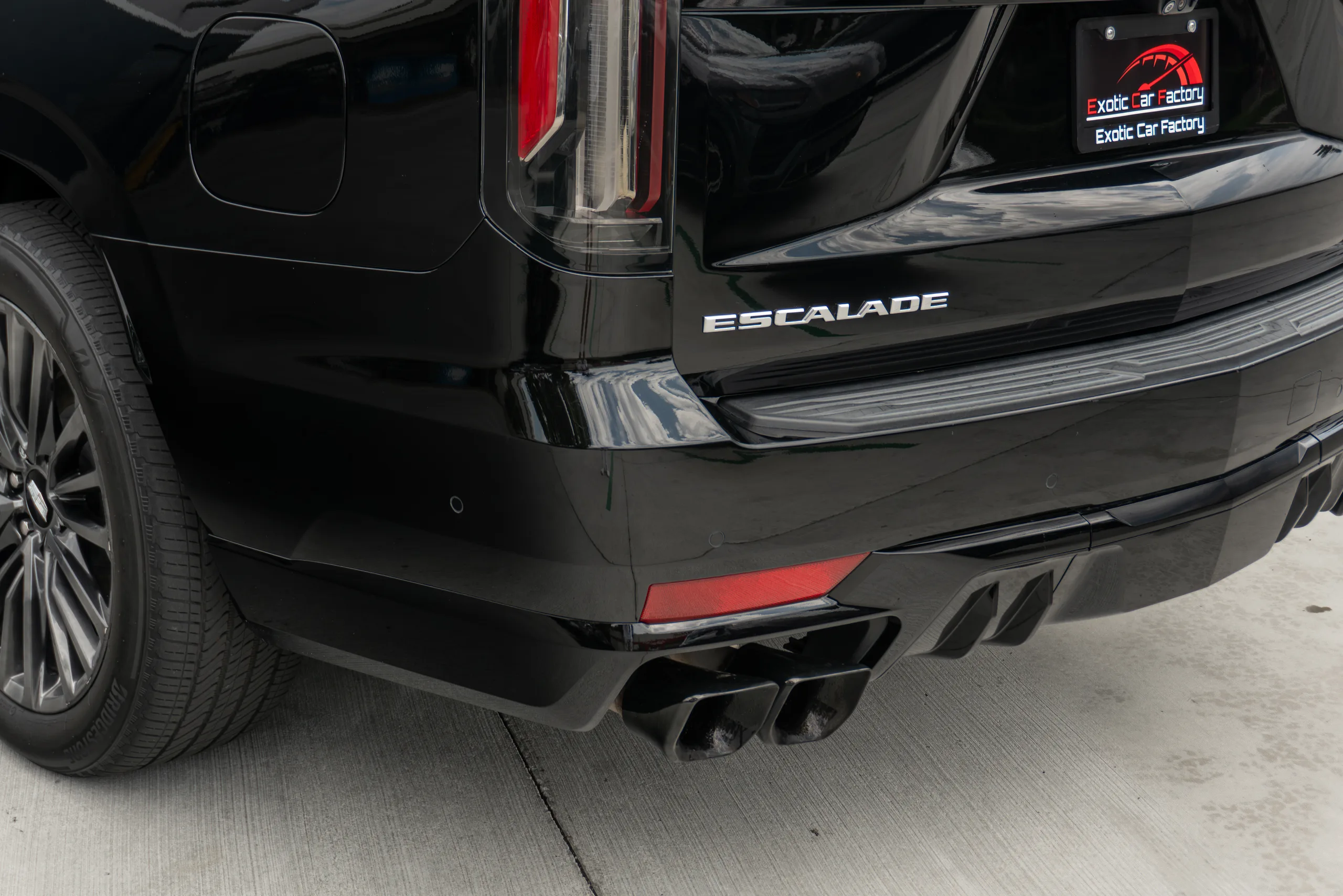 2023 Cadillac Escalade-V — photo 33 of 73