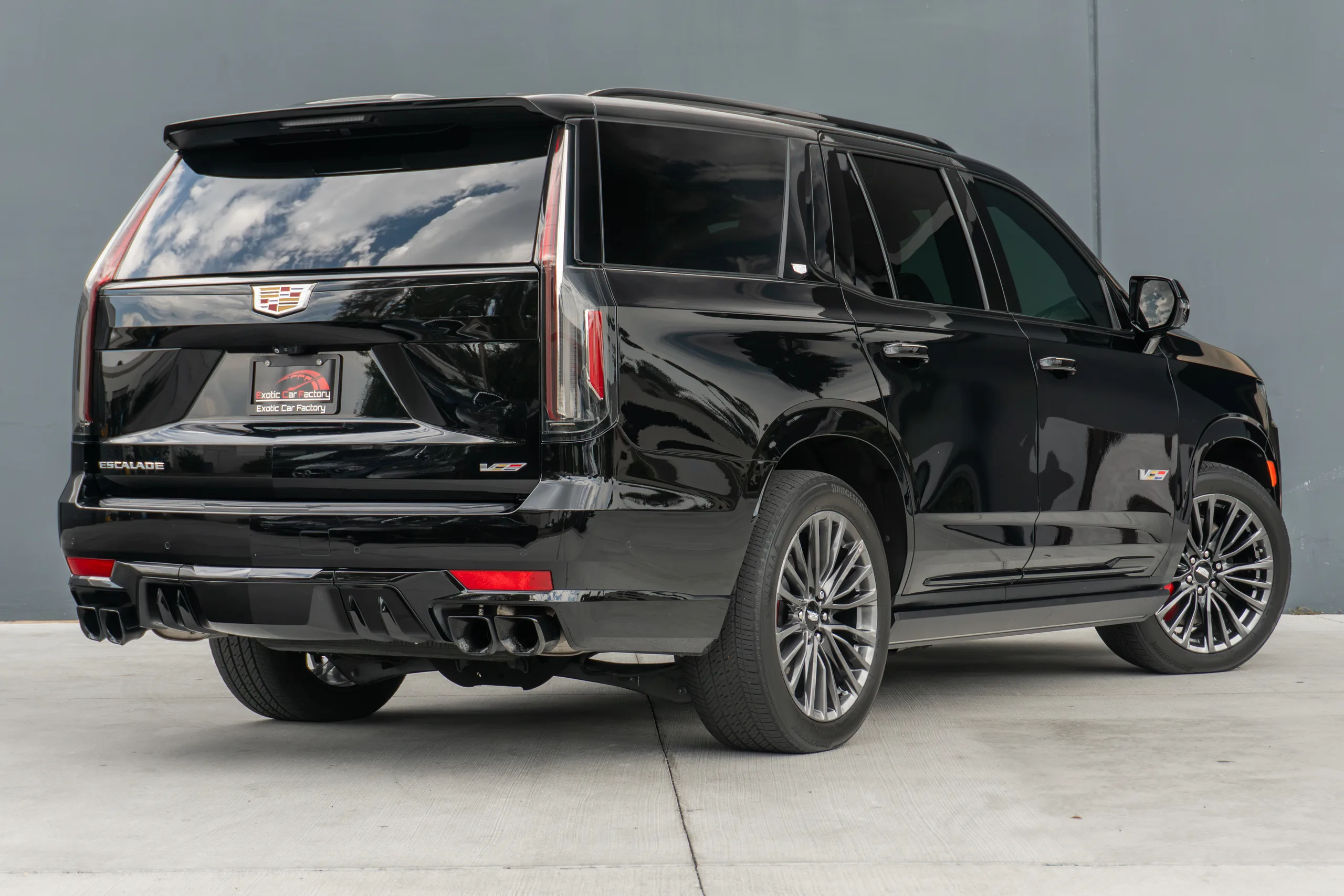 2023 Cadillac Escalade-V — photo 11 of 73