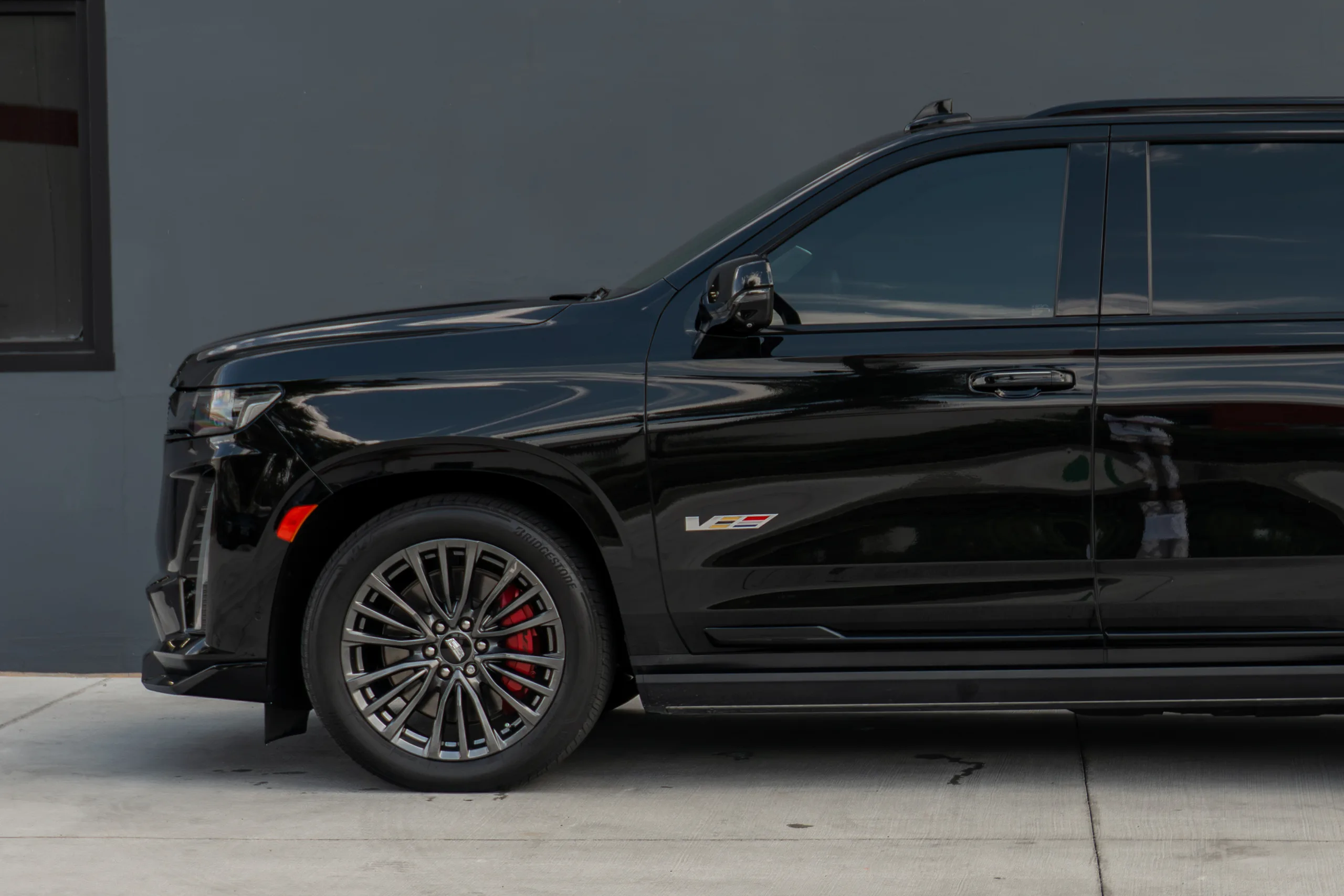 2023 Cadillac Escalade-V — photo 8 of 73
