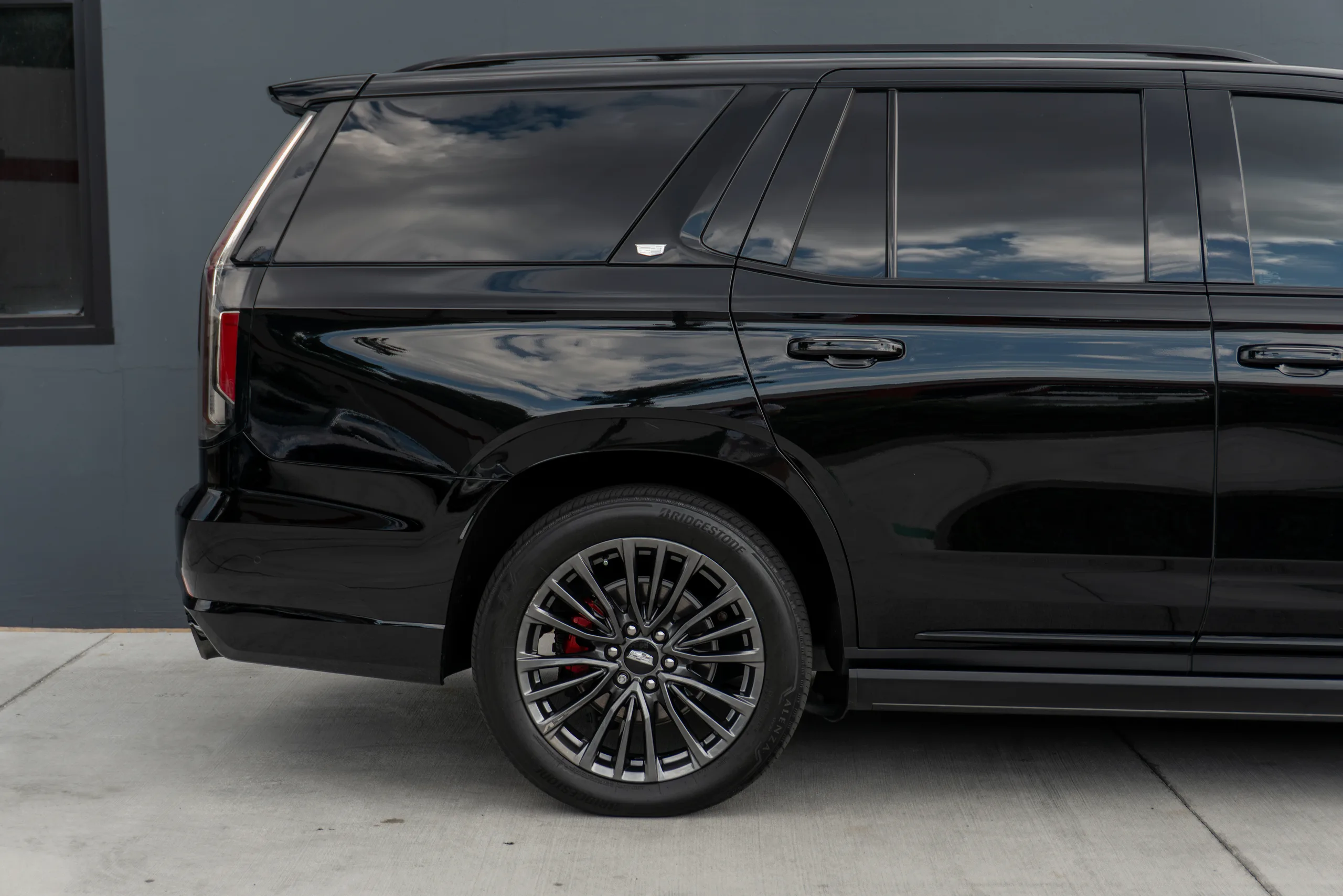 2023 Cadillac Escalade-V — photo 17 of 73