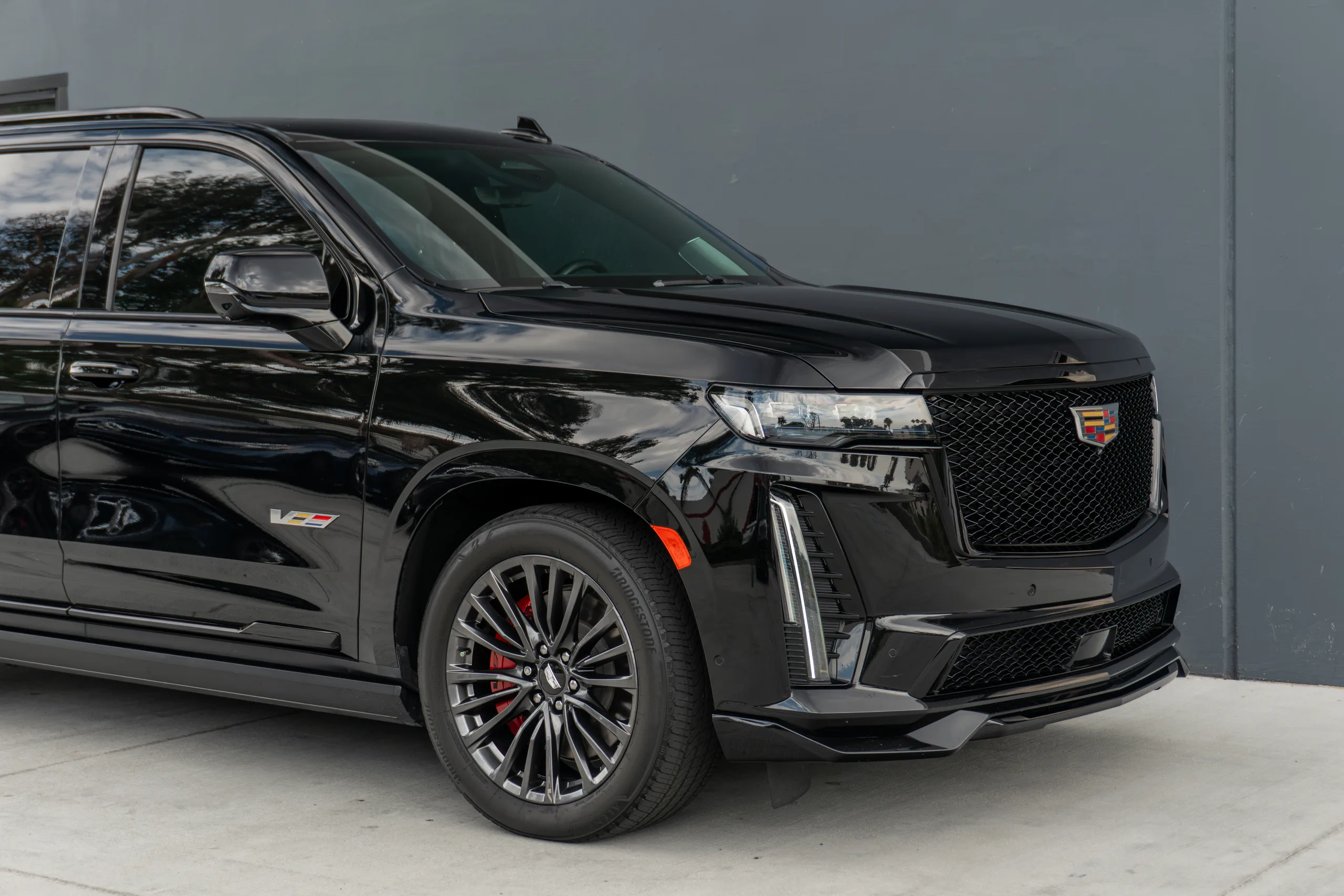2023 Cadillac Escalade-V — photo 3 of 73