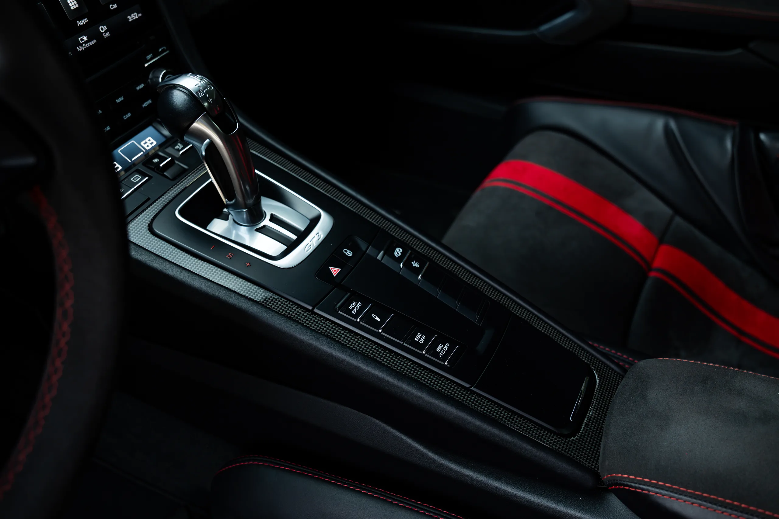2018 Porsche 911 GT3 — photo 44 of 64