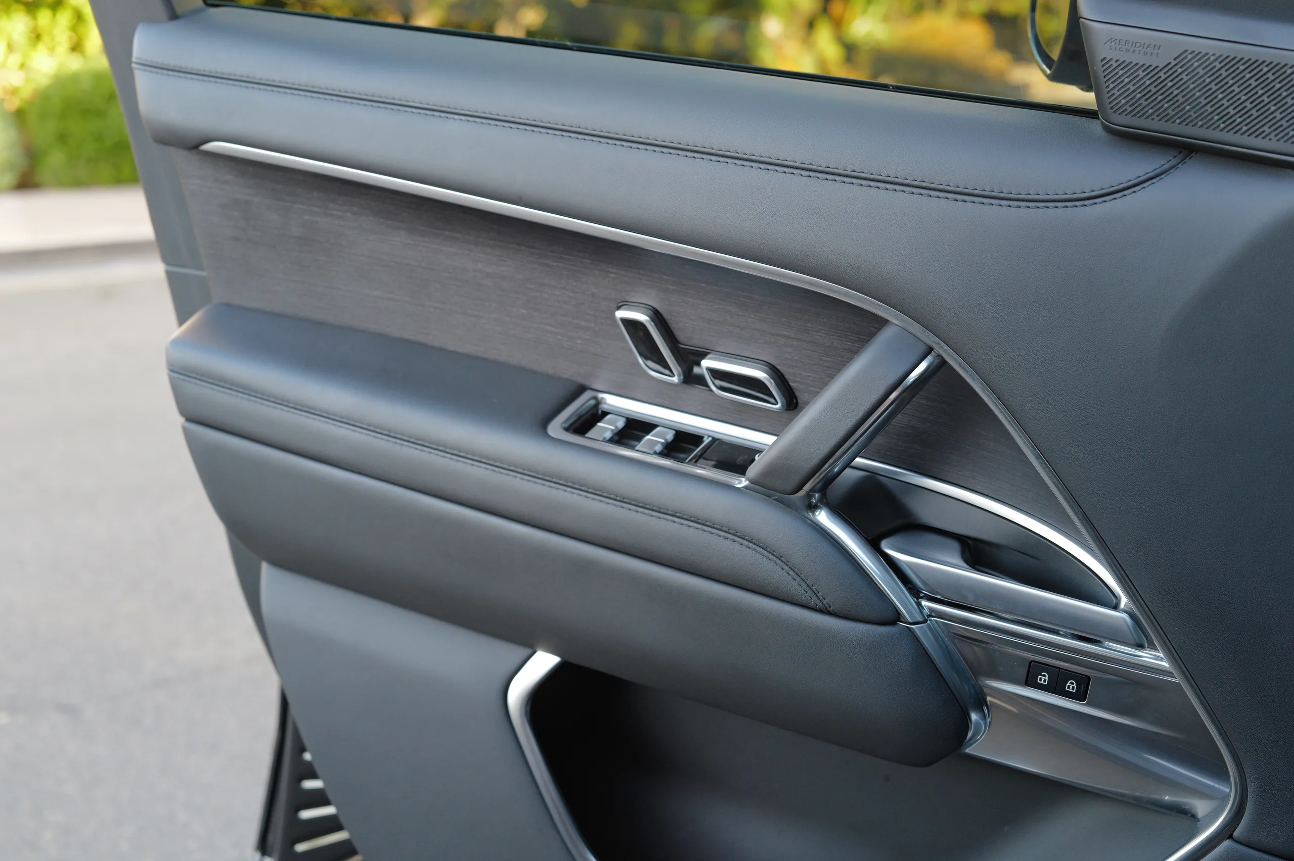 2024 Land Rover Range Rover Autobiography — photo 41 of 60
